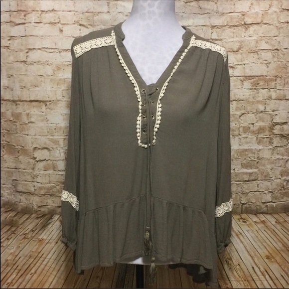 She & Sky Flowy Peplum Top - Picture 2 of 8